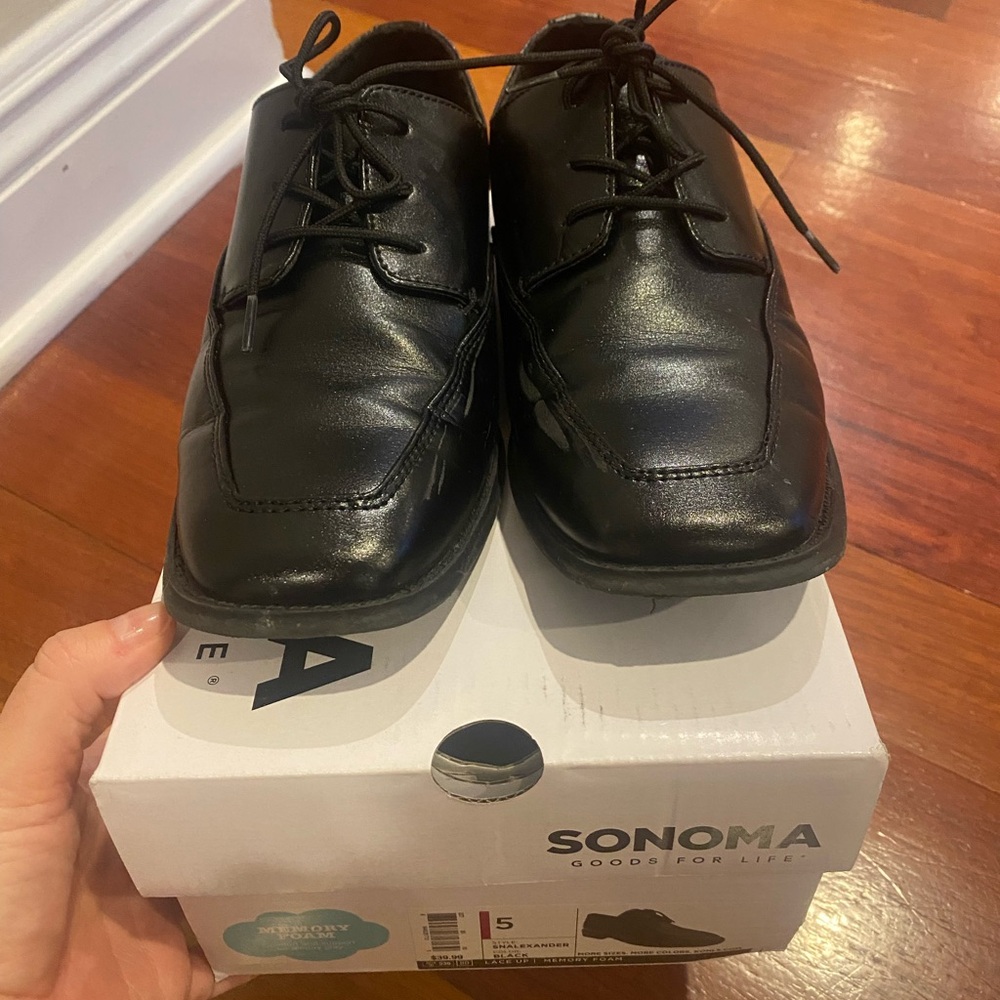 Boys black dress shoes size 5